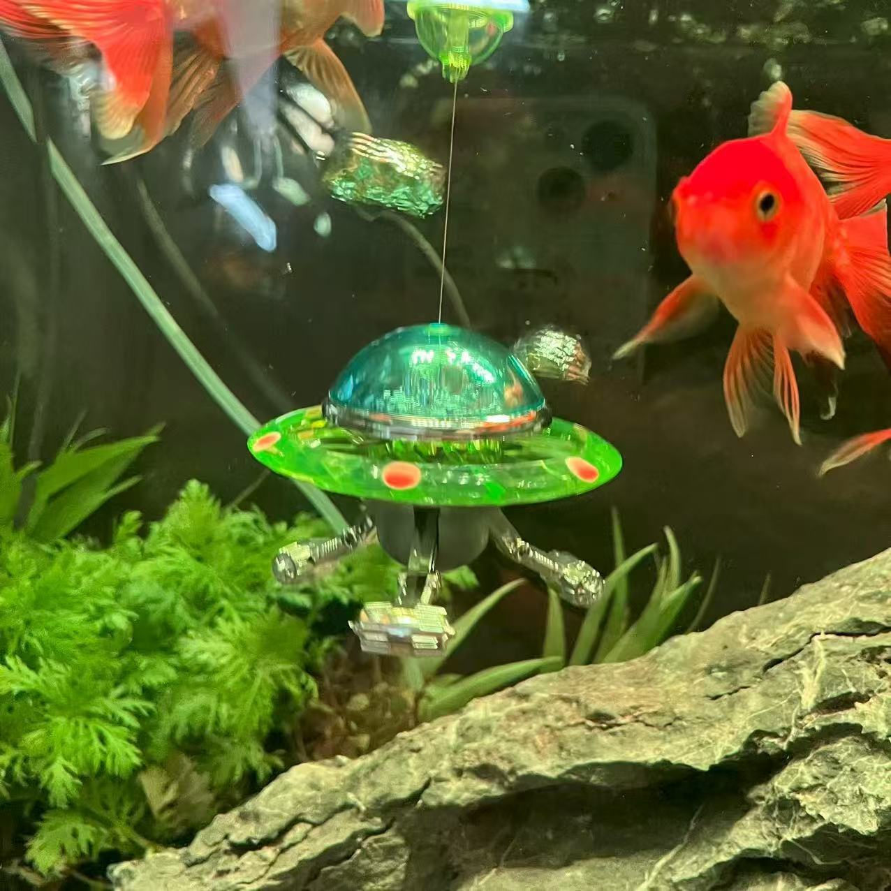 Suspended UFO Aquarium Statue  - Aquarium Fish World avis et prix